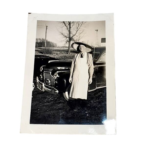 Vtg B & W Photo 1940s Man in Front of Car Big Hat Apron Portrait Snapshot - Picture 3 of 6